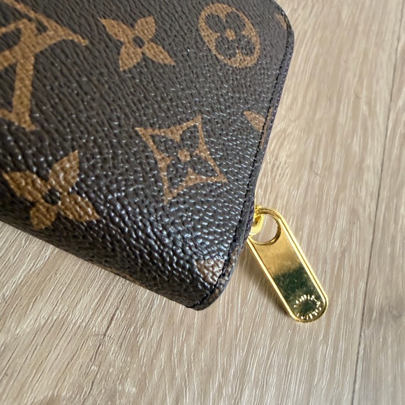 Louis Vuitton Brown Monogram Key Holder - Picture 3 of 10
